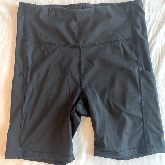 Athleta Ultimate Stash pocket 7” Short - Picture 2 of 7